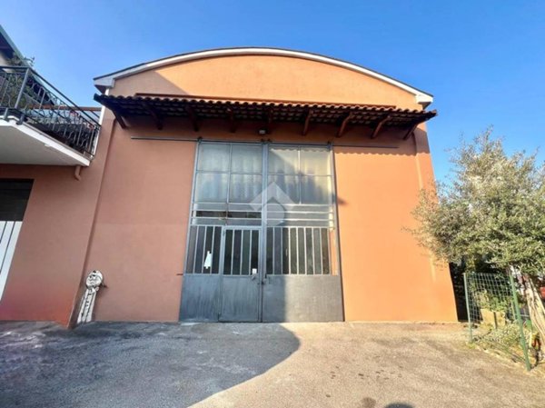 locale commerciale in affitto a Brugherio