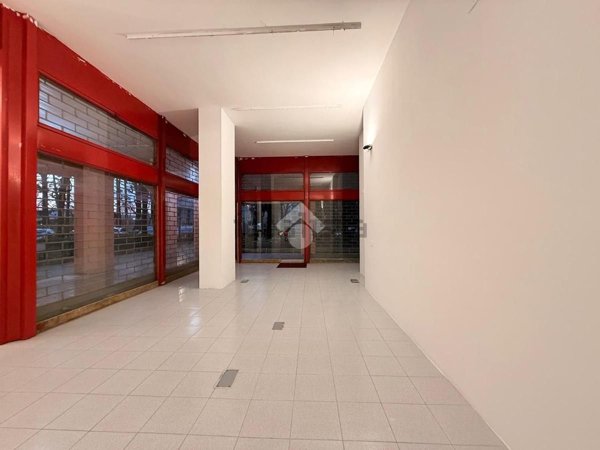 locale commerciale in affitto a Brugherio