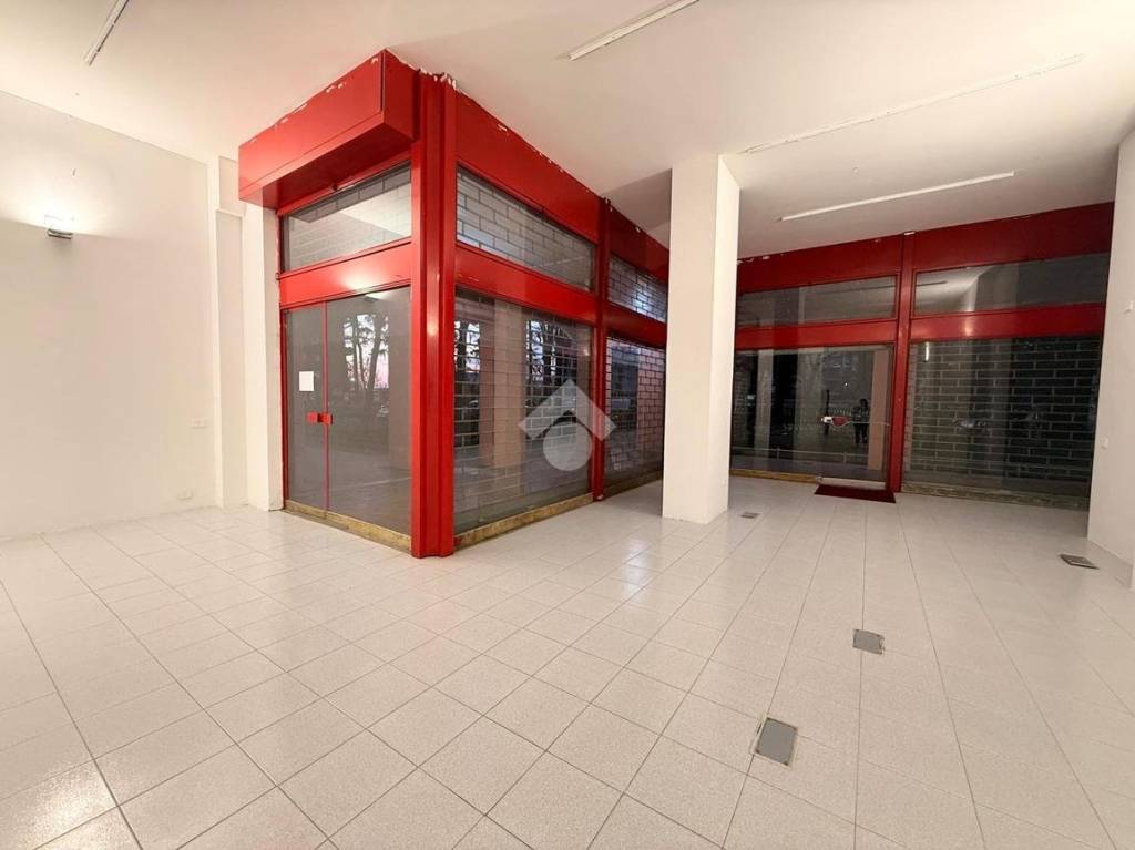 negozio in affitto a Brugherio