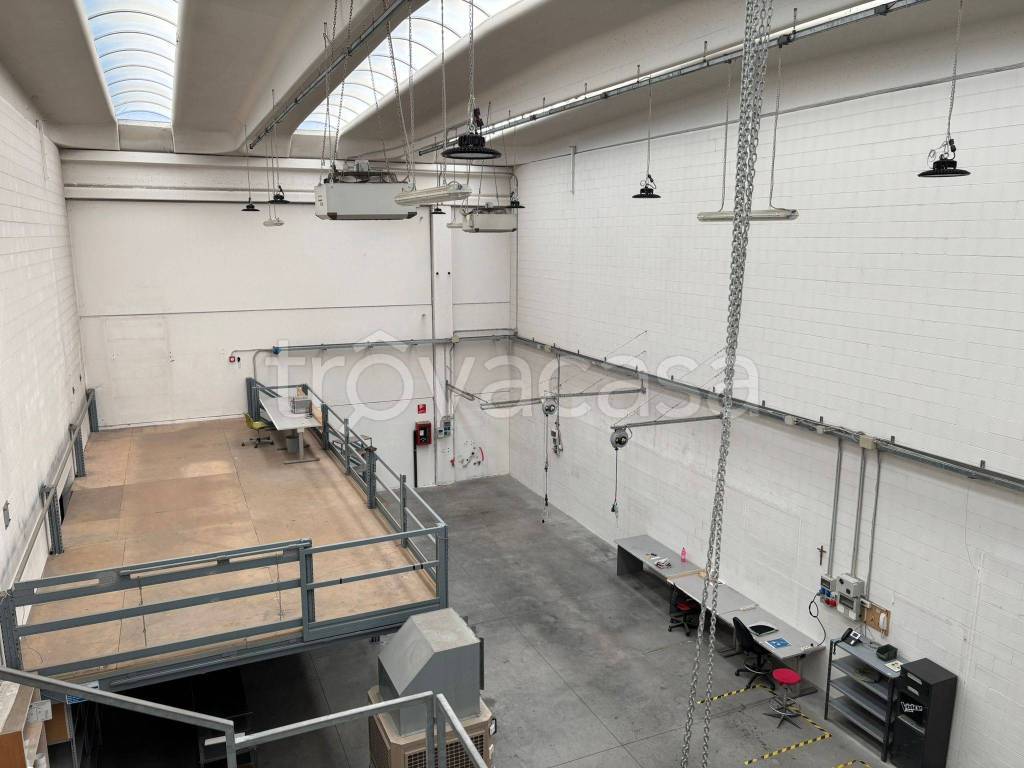 locale commerciale in affitto a Brugherio