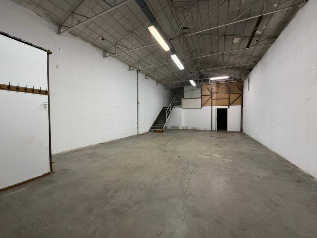 locale commerciale in affitto a Brugherio