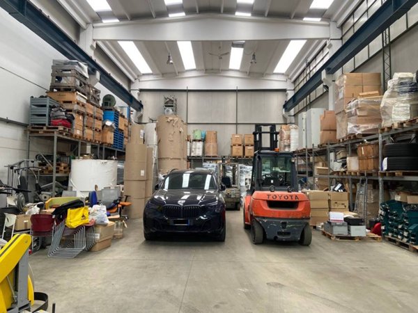 locale commerciale in affitto a Brugherio