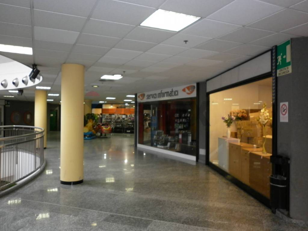 negozio in affitto a Brugherio
