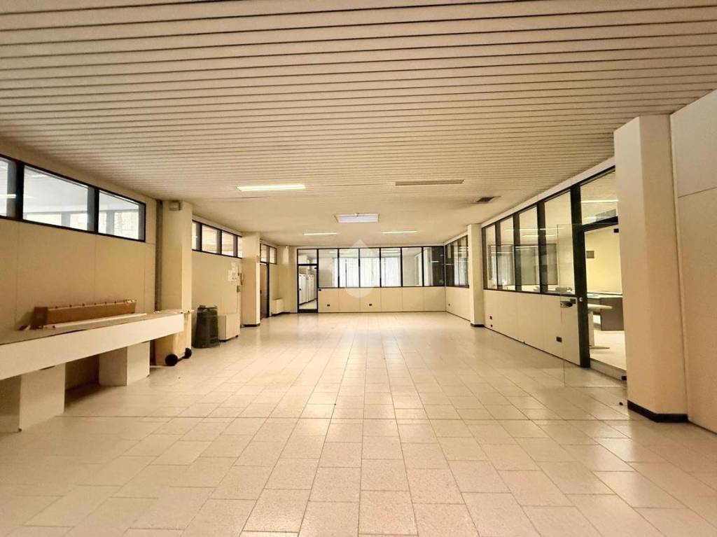 locale commerciale in affitto a Brugherio in zona San Damiano