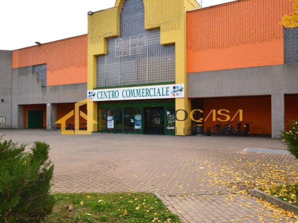 negozio in affitto a Brugherio in zona Dorderio