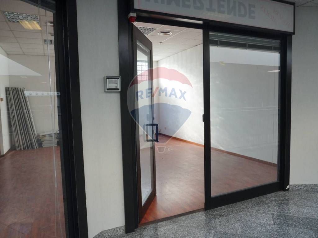negozio in affitto a Brugherio in zona Dorderio