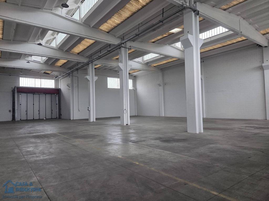 locale commerciale in affitto a Brugherio