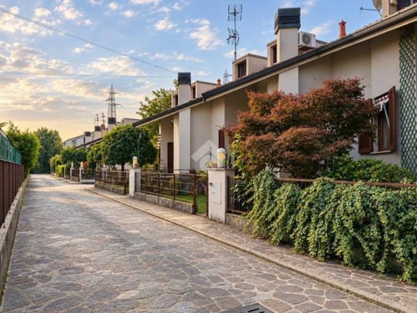 casa indipendente in affitto a Brugherio