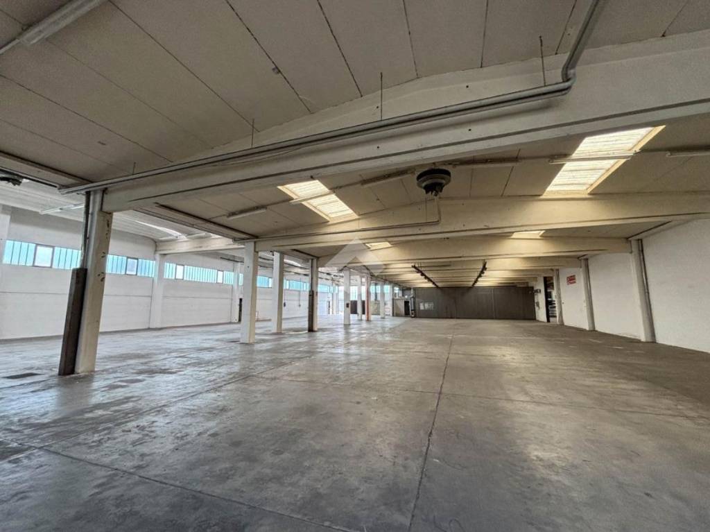 locale commerciale in affitto a Burago di Molgora