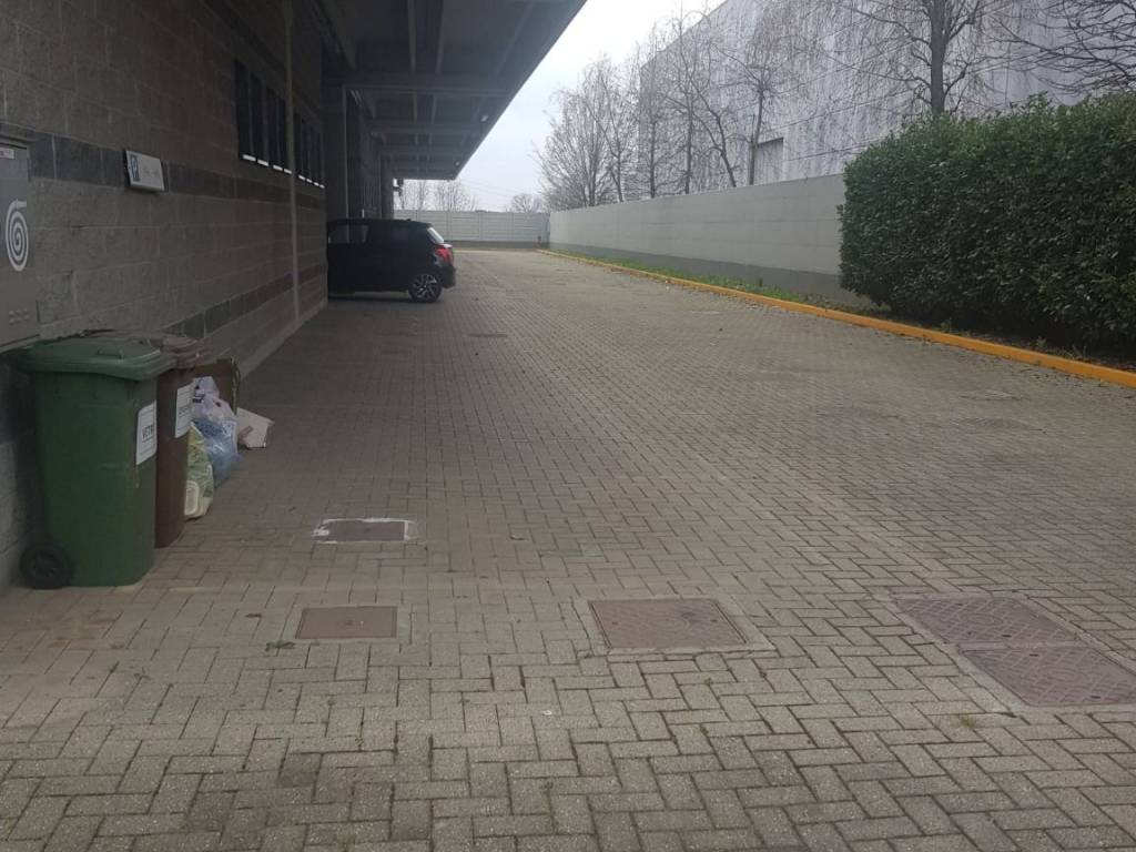 locale commerciale in affitto a Carate Brianza