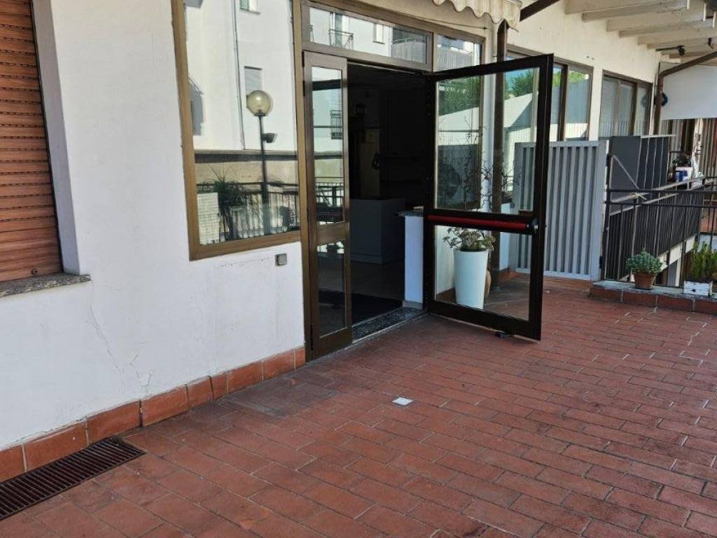 locale commerciale in affitto a Carate Brianza