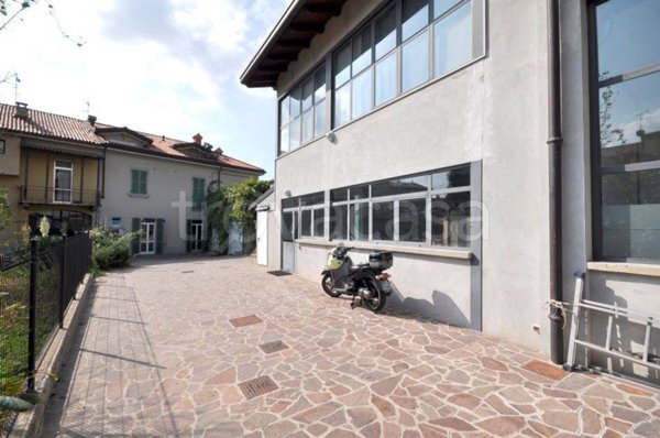 locale commerciale in affitto a Carate Brianza