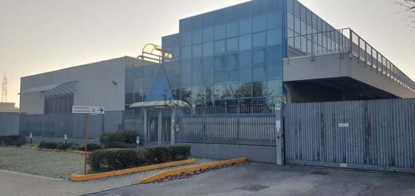 capannone in affitto a Carate Brianza