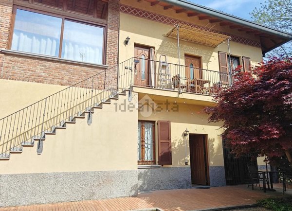 appartamento in affitto a Carate Brianza in zona Costa Lambro