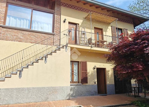 appartamento in affitto a Carate Brianza in zona Costa Lambro