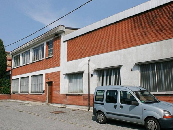 locale commerciale in affitto a Carate Brianza