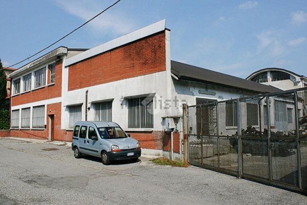 locale di sgombero in affitto a Carate Brianza