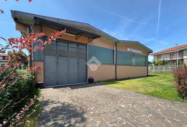 negozio in affitto a Carate Brianza