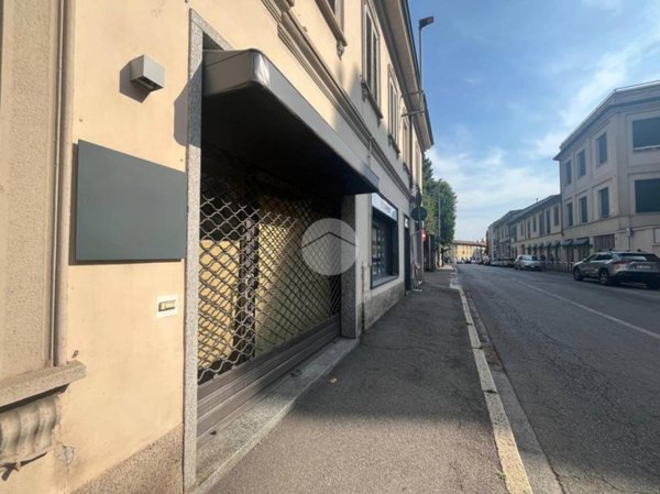 negozio in affitto a Carate Brianza