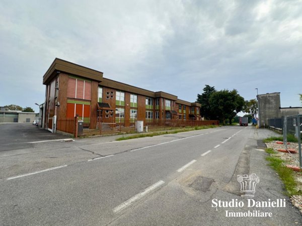 ufficio in affitto a Carate Brianza in zona Costa Lambro
