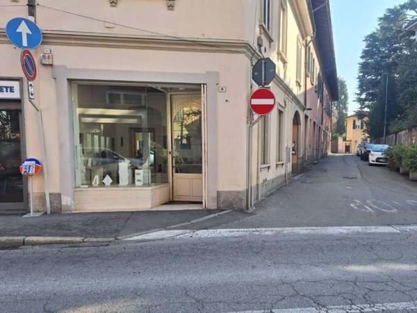negozio in affitto a Carate Brianza