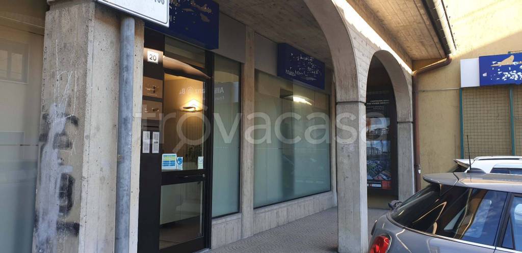 negozio in affitto a Carate Brianza