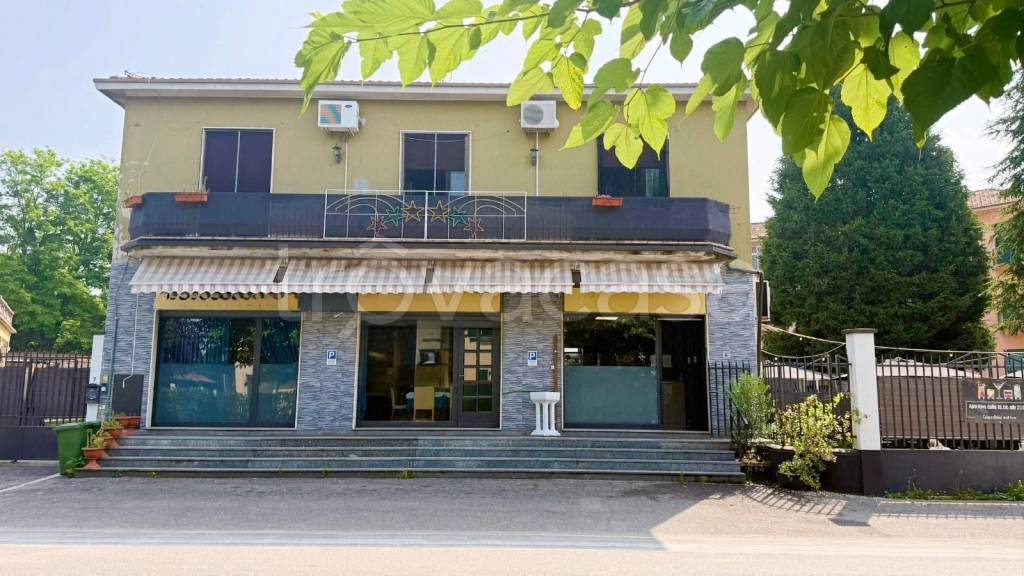 negozio in affitto a Carate Brianza