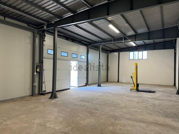 locale di sgombero in affitto a Carate Brianza