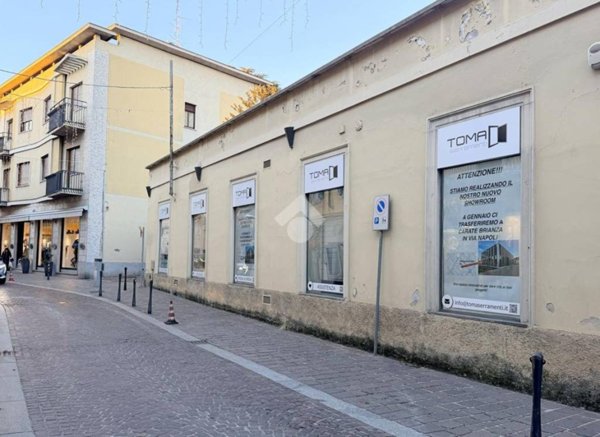 negozio in affitto a Carate Brianza