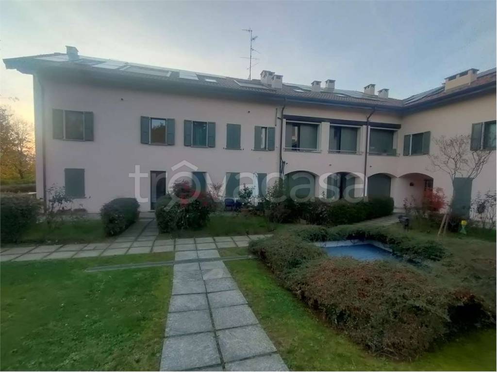 appartamento in affitto a Carate Brianza