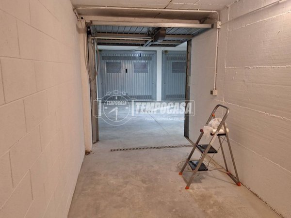locale di sgombero in affitto a Carate Brianza