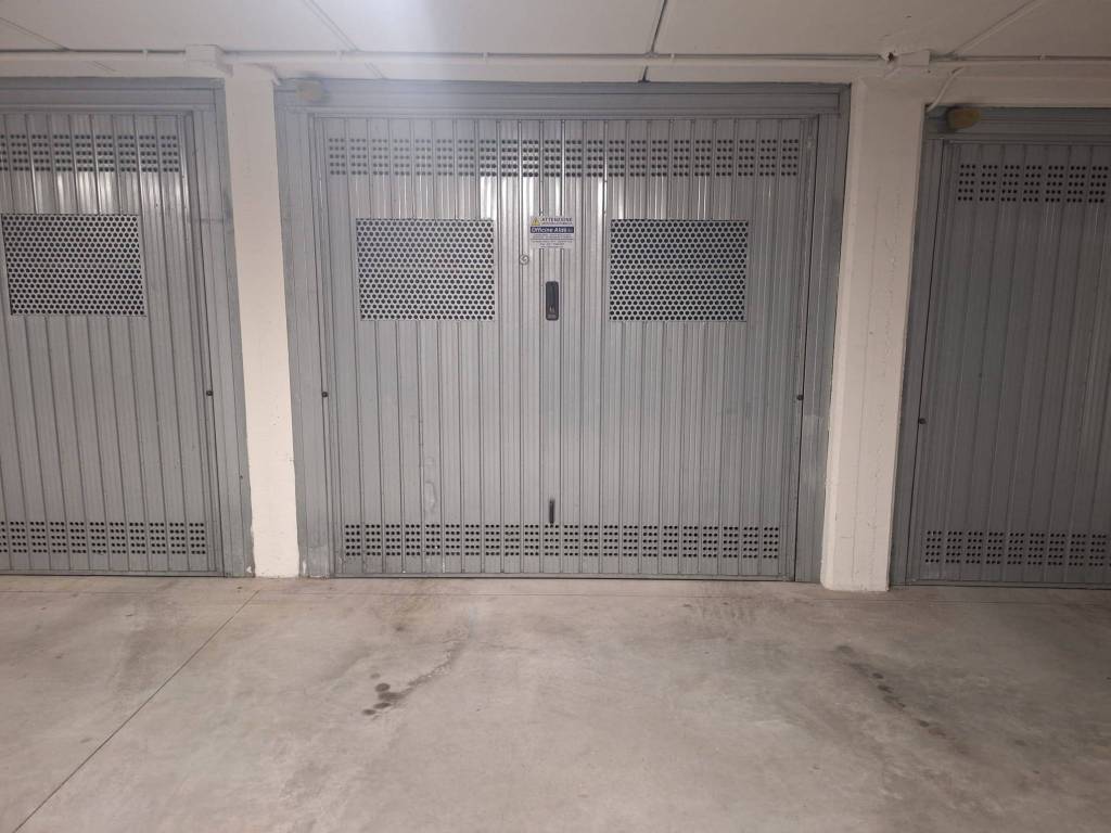 locale di sgombero in affitto a Carate Brianza