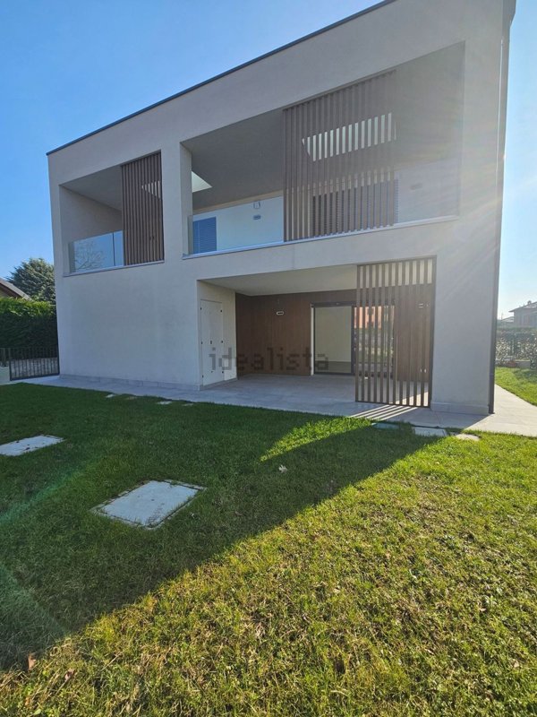 appartamento in affitto a Carate Brianza