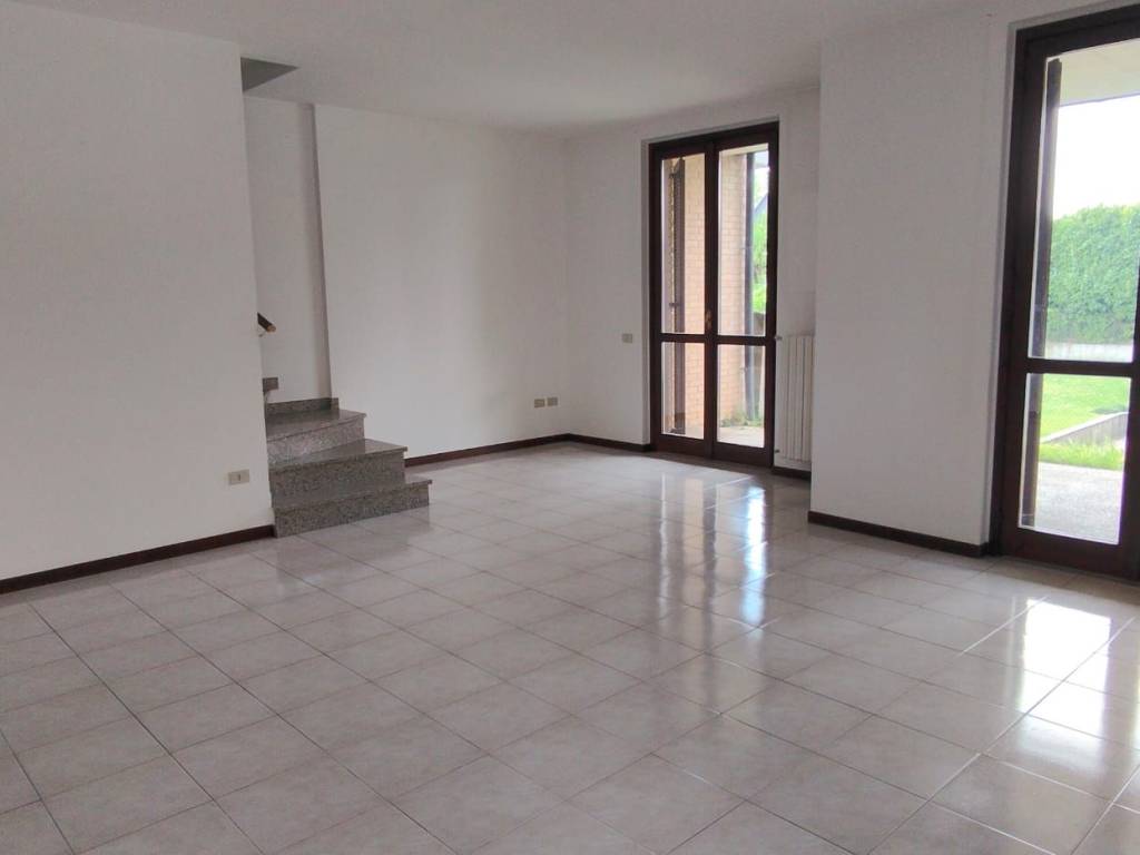 casa indipendente in affitto a Carate Brianza