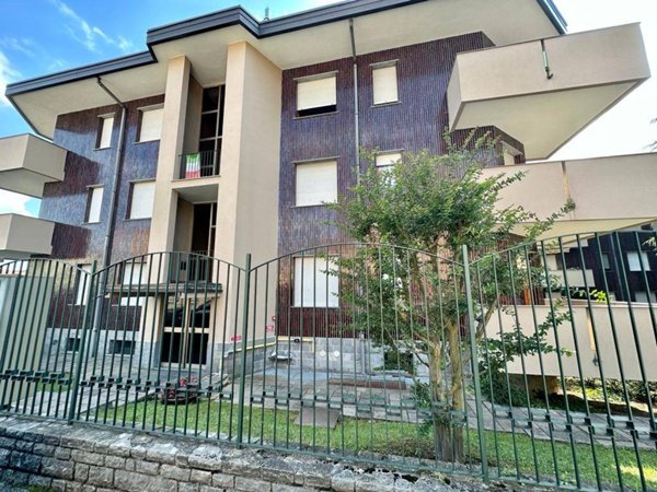 appartamento in affitto a Carate Brianza in zona Agliate