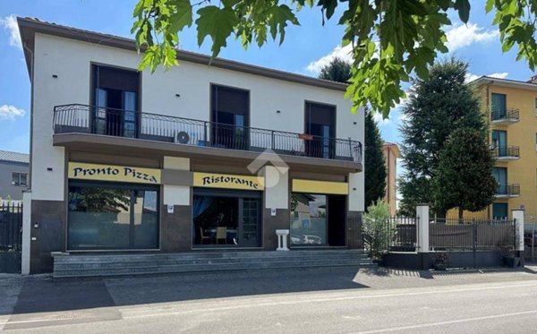 negozio in affitto a Carate Brianza in zona Costa Lambro