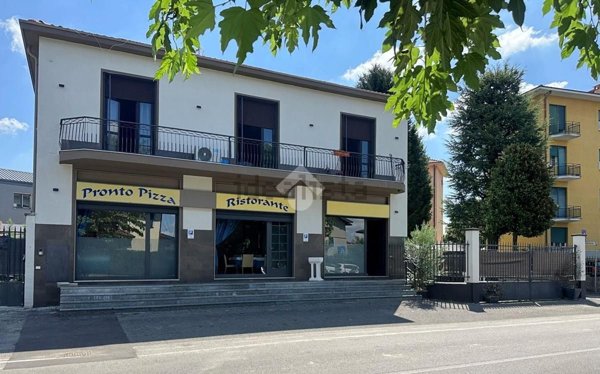 negozio in affitto a Carate Brianza in zona Costa Lambro