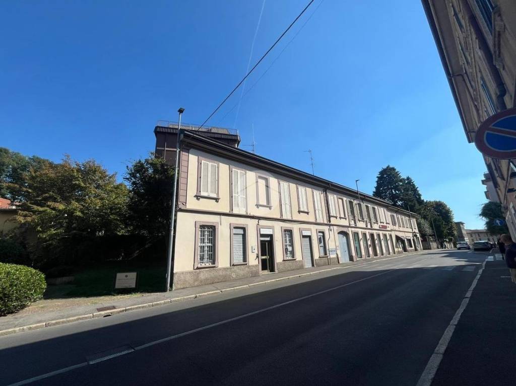 ufficio in affitto a Carate Brianza in zona Agliate