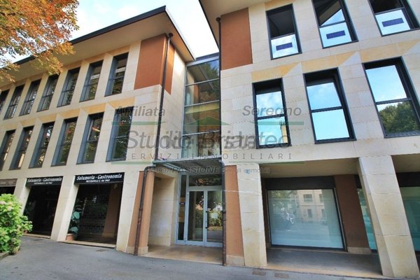 ufficio in affitto a Carate Brianza in zona Agliate