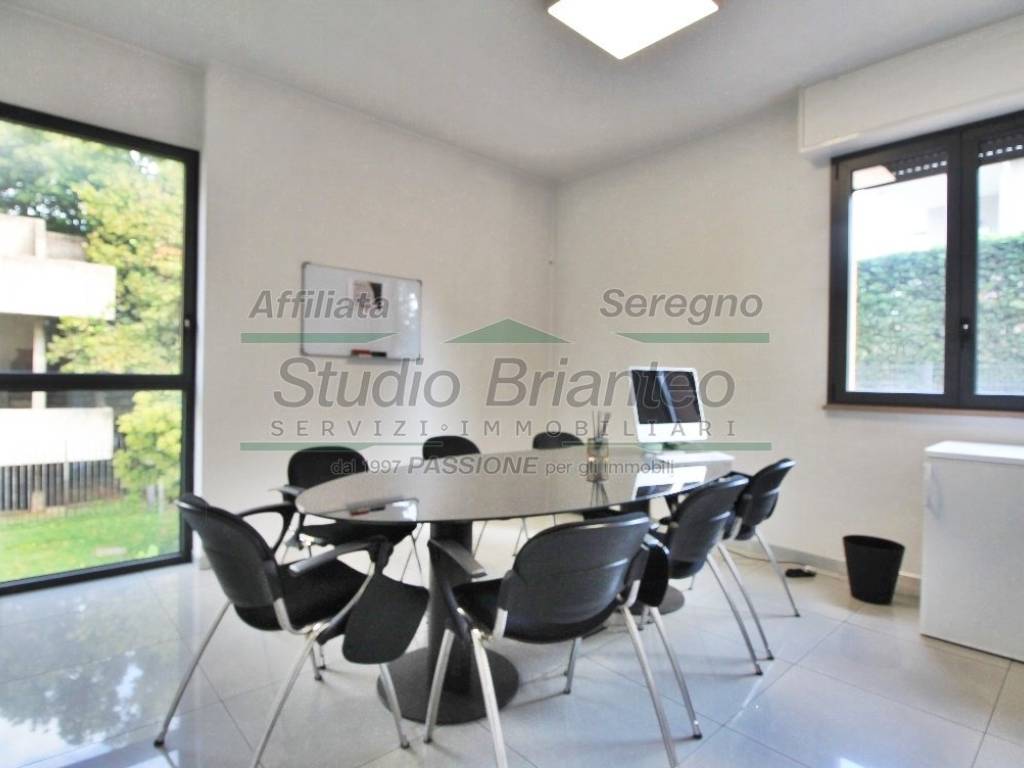 ufficio in affitto a Carate Brianza in zona Costa Lambro