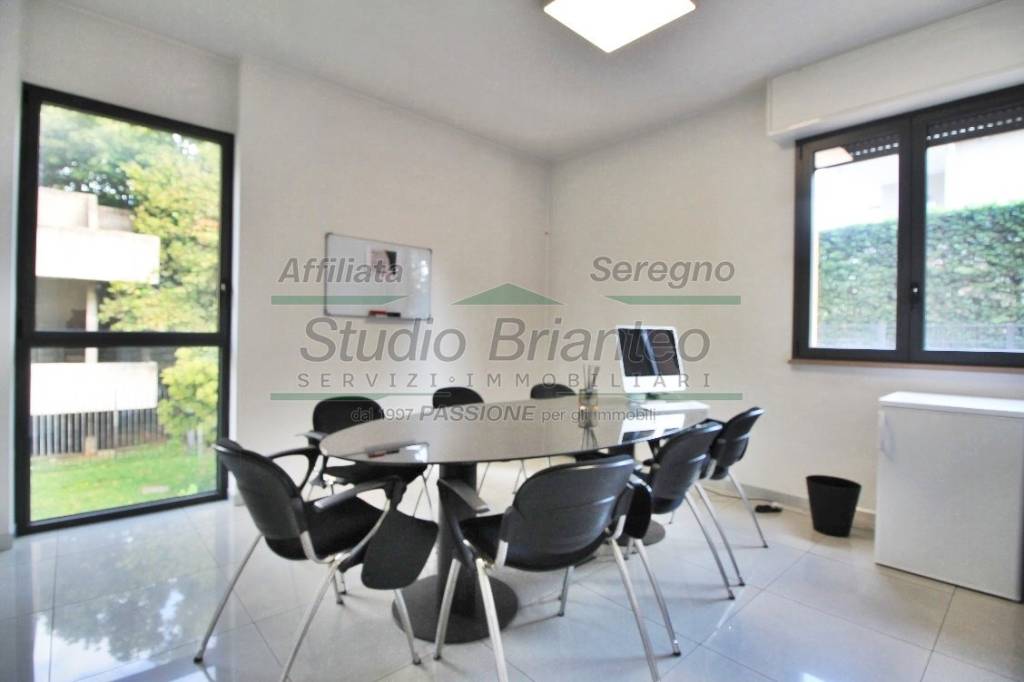 ufficio in affitto a Carate Brianza in zona Costa Lambro