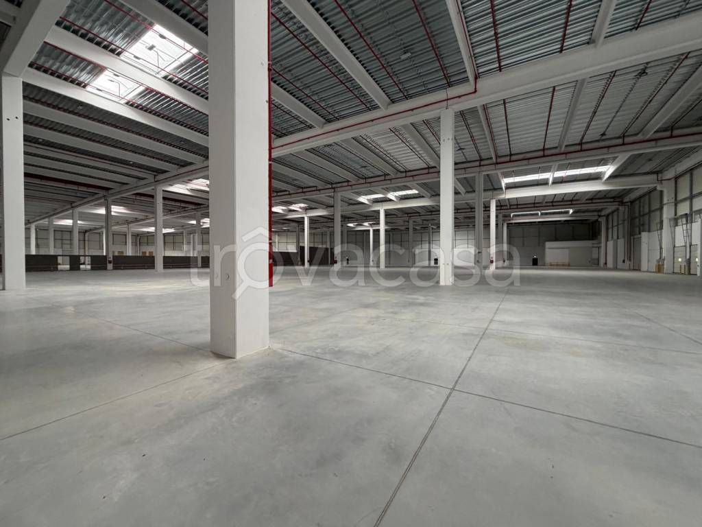 locale commerciale in affitto a Carnate