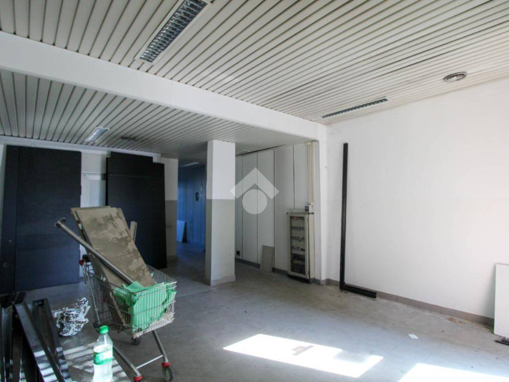 negozio in affitto a Cavenago di Brianza