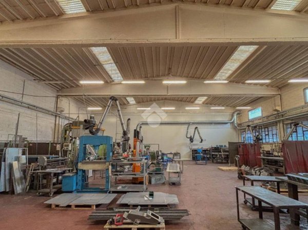 locale commerciale in affitto a Cavenago di Brianza
