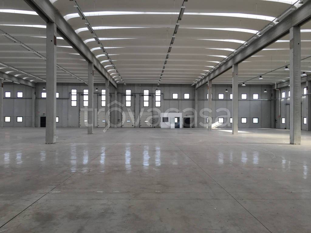 locale commerciale in affitto a Cavenago di Brianza