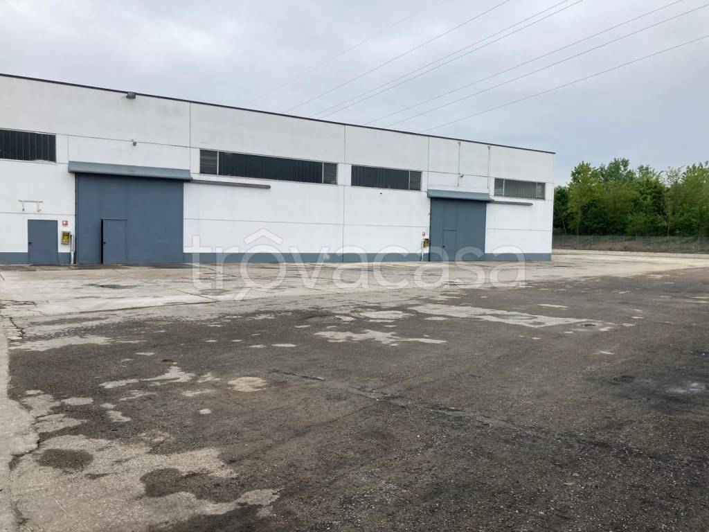 locale commerciale in affitto a Cavenago di Brianza