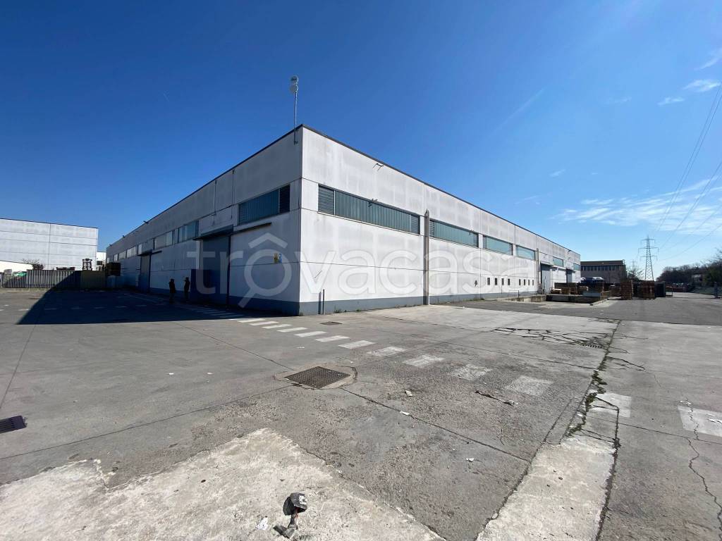 locale commerciale in affitto a Cavenago di Brianza