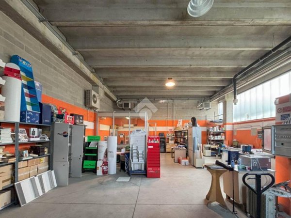 locale commerciale in affitto a Cavenago di Brianza