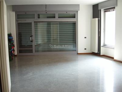 negozio in affitto a Cesano Maderno
