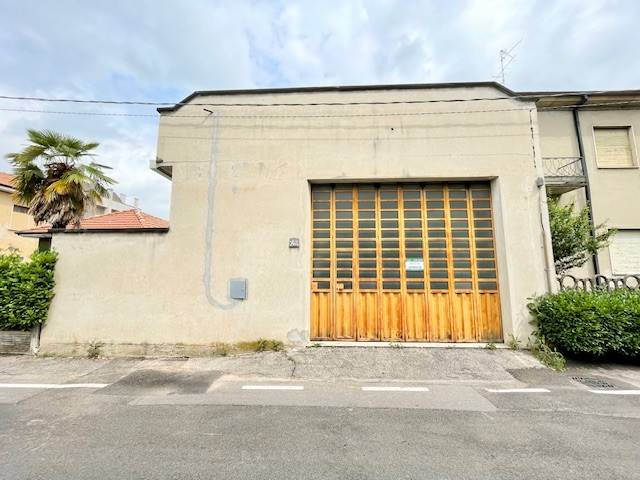 locale commerciale in affitto a Cesano Maderno